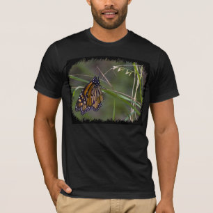 T-shirt Papillon monarque dans l'herbe Black Edge