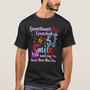 T-shirt Papillon regarde vers le sourire et dit de se souv
