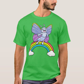 T-shirt Papillon sur un arc-en-ciel aux nuages