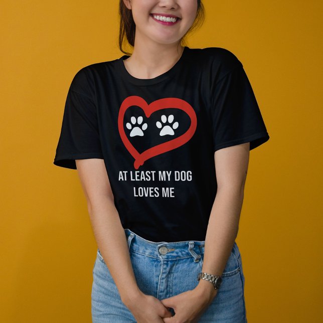 T-shirt Pâtes mignonnes Coeur rouge Au moins mon chien m'a (Créateur téléchargé)