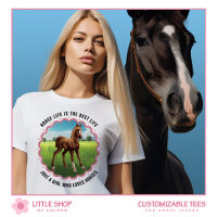 Pâturage vert de poulain de cheval personnalisable