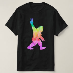 T-shirt Peace Love Bigfoot