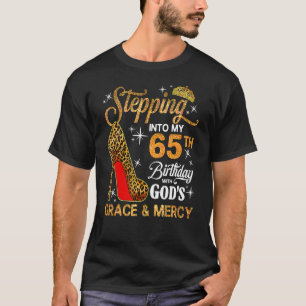 T-shirt Pénétrer dans mon 65e anniversaire avec la grâce d