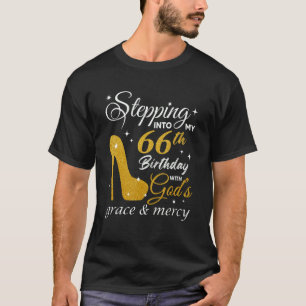 T-shirt Pénétrer dans mon 66e anniversaire avec la grâce d