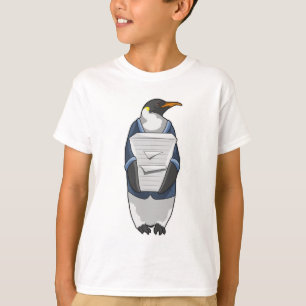 T-shirt Penguin comme secrétaire avec pile de papier