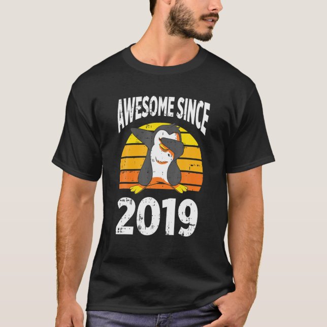 T-shirt Penguin stupéfiant depuis 2019 3E Anniversaire 3 A (Devant)