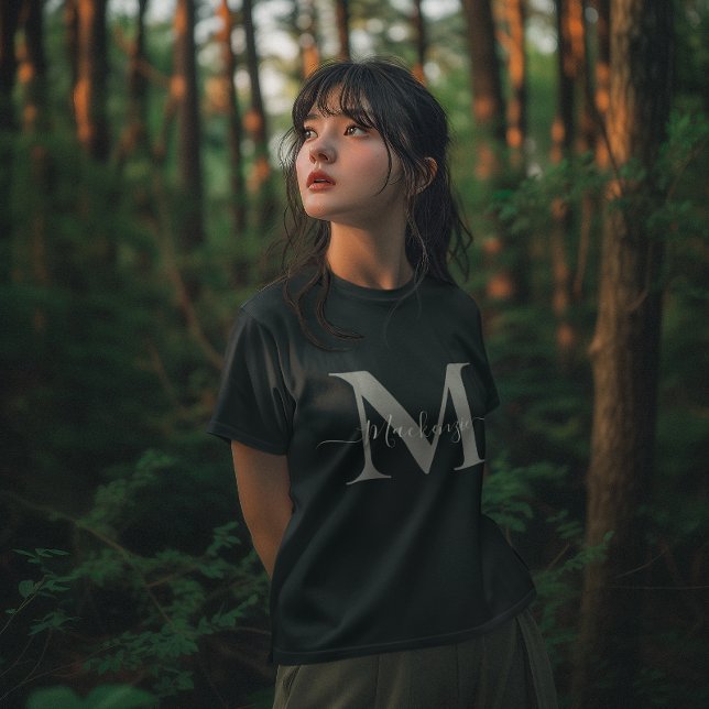 T-shirt Personnaliser Monogramme Nom initial Femmes foncée (Personalize Monogram Initial Name Women's Dark T-Shirt)