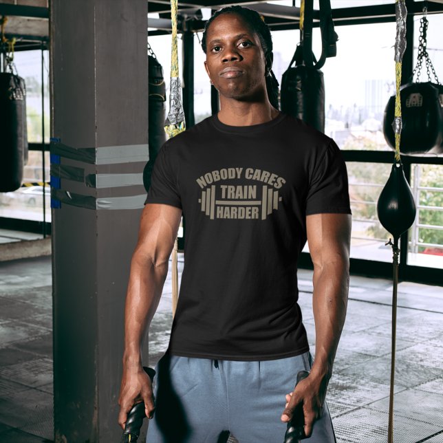 T-shirt Personne Ne S'Occupe Train Plus Harder Gym Motivat (Créateur téléchargé)