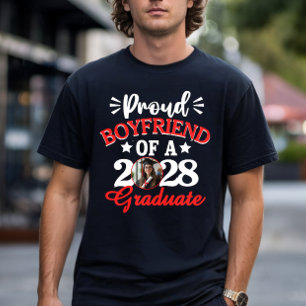 T-shirt Petit ami fier d'une photo de diplômé 2028 personn