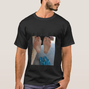 T-SHIRT PEUT-IL I DEEP-THROAT VOS PIEDS ?