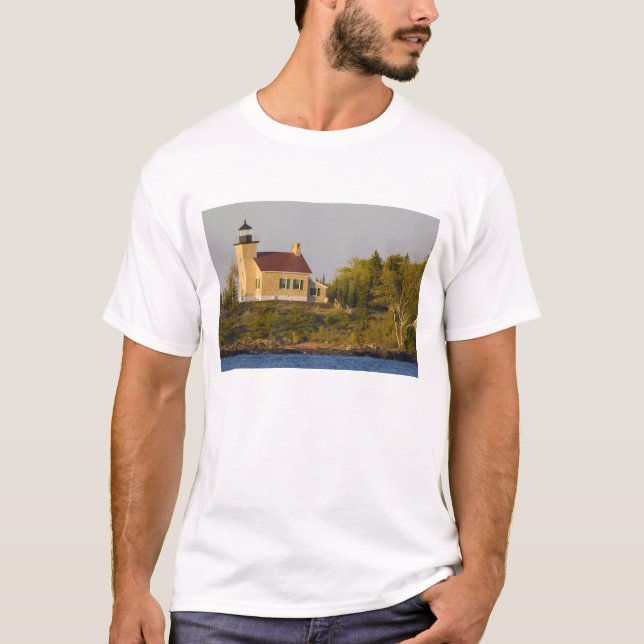 T-shirt Phare du lac Supérieur près du port de Copper (Devant)