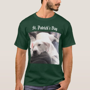 T-shirt Photo de mignon chien blanc fatigué avec meilleur 