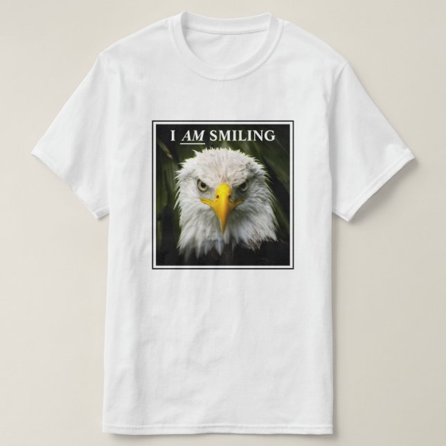 T-shirt Photo drôle d'un aigle grincheux souriant (Design devant)