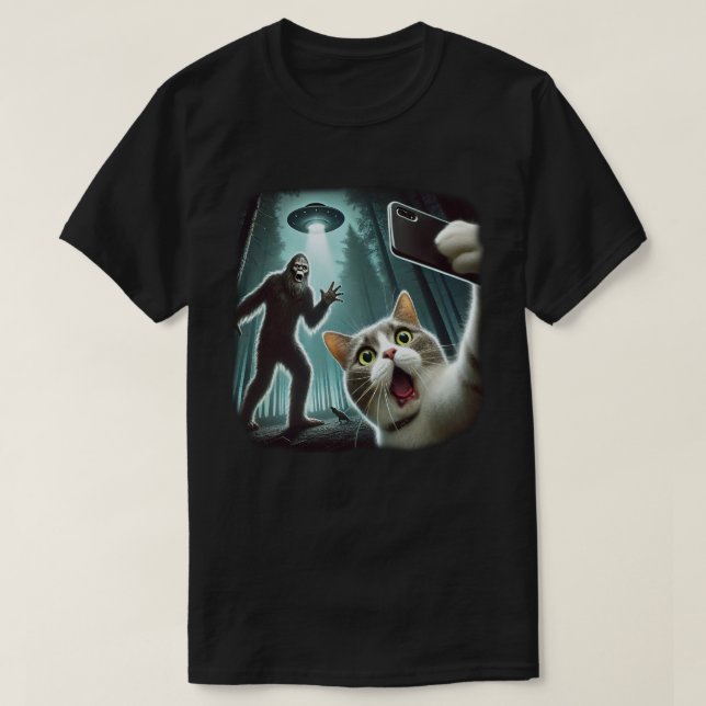 T-shirt Photobombs de Bigfoot Selfie de chat avec OVNI en  (Design devant)