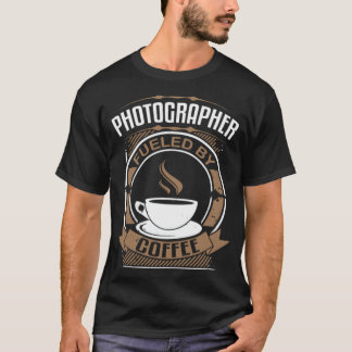 T-shirt Photographe alimenté par 2 go tasse de café