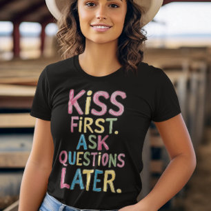 T-shirt Phrase Kiss D'Abord, Poser Des Questions Plus Tard