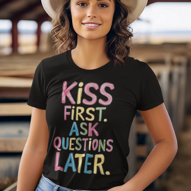 T-shirt Phrase Kiss D'Abord, Poser Des Questions Plus Tard (Créateur téléchargé)