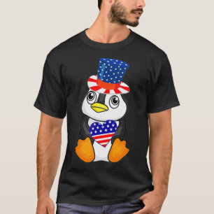 T-shirt Pingouin patriotique mignon tenant le coeur du dra