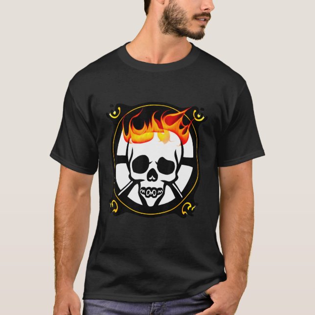 T-shirt Pirate de crâne flamboyant Emblème circulaire Noir (Devant)