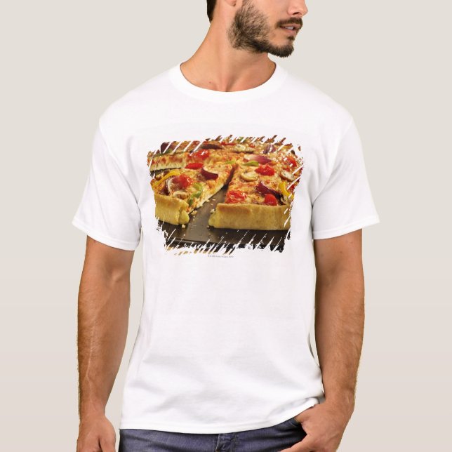 T-shirt Pizza aux légumes coupée en tranches sur la (Devant)