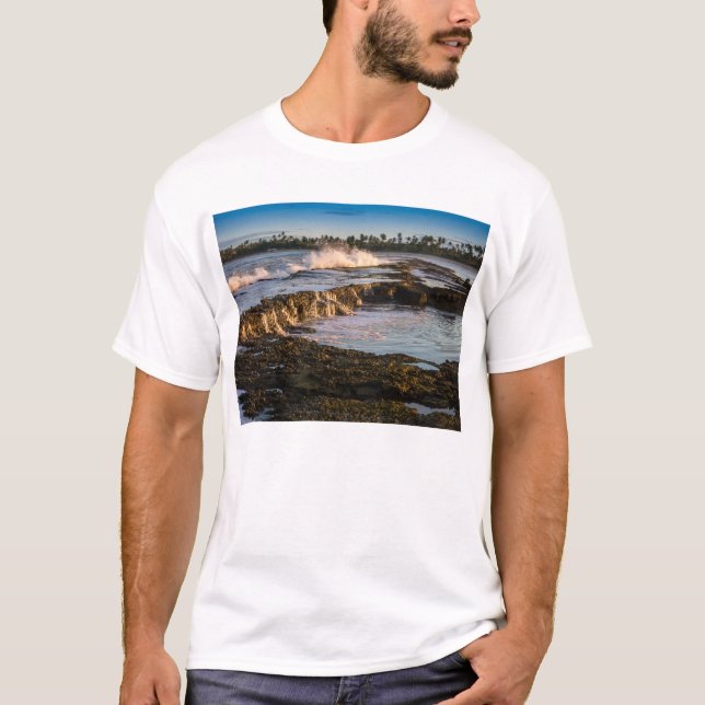 T-shirt Plage de Tabuba : Vagues de rupture sur les récifs (Devant)