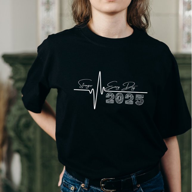 T-shirt Plus fort chaque jour Nouvel An (Créateur téléchargé)