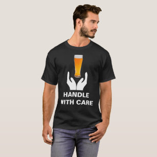 T-shirt Poignée de verre à bière avec soin drôle