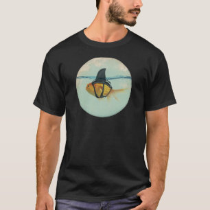 T-shirt Poisson rouge avec une nageoire de requin