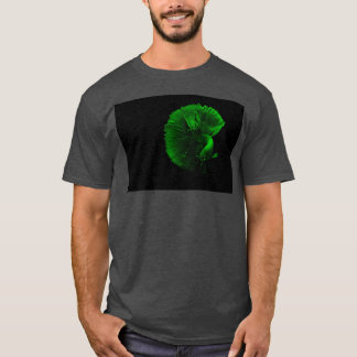 T-shirt poisson vert dans l'obscurité