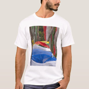 T-shirt Pôles de drapeaux en prière en montagne, col Yot
