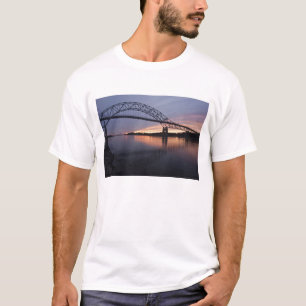 T-shirt Pont de Sagamore sur le canal du cap Cod,