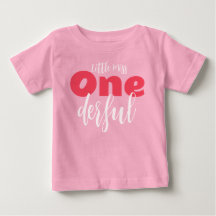 Bébé fille un an baies rose