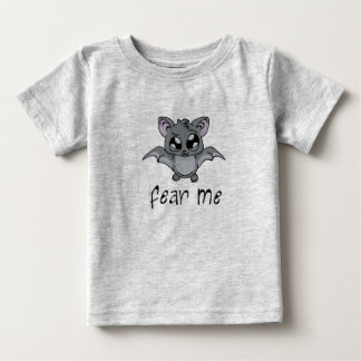 T-shirt Pour Bébé Craignez-moi ! Maniez la batte (texte foncé)