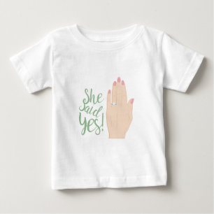 T-shirt Pour Bébé Elle A Dit Oui