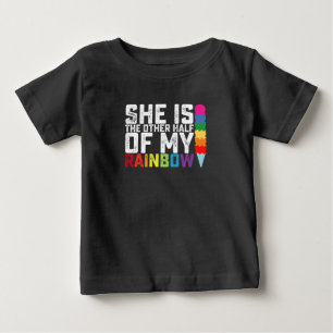 T-shirt Pour Bébé Elle est l'autre moitié de mon arc-en-ciel lesbien