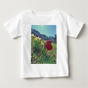T-shirt Pour Bébé fée à aile rouge et jonquilles