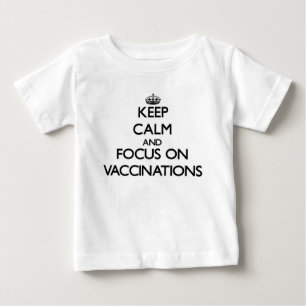 T-shirt Pour Bébé Gardez le calme et le foyer sur des vaccinations