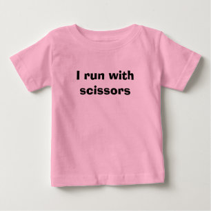 T-shirt Pour Bébé Je cours avec des ciseaux