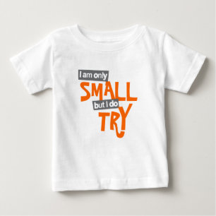 T-shirt Pour Bébé "Je suis seulement petit mais j'essaye" le dessus