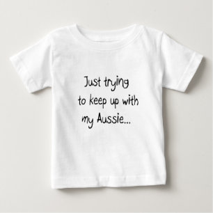 T-shirt Pour Bébé J'essaie juste de suivre mon Aussie...