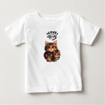 Jolie maman chat avec chatons – Famille de chats a