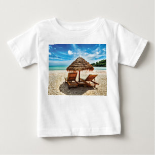 T-shirt Pour Bébé Lounge on beach throw pillow
