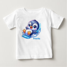 Pingouin adorable glissant sur la glace