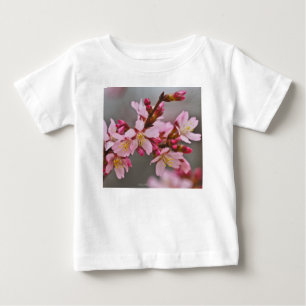 T-shirt Pour Bébé Pink Against A Gray Sky Japanese Cherry Blossoms