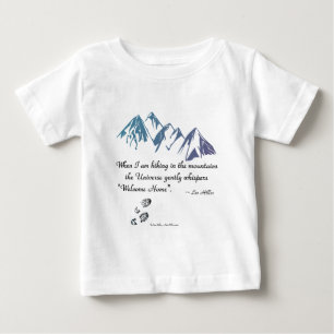 T-shirt Pour Bébé Randonnée montagnes L'Univers murmure Bienvenue à