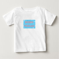Usage végétalien de bébé ! Badine le T-shirt avec