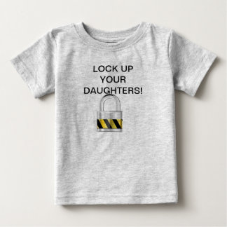 T-shirt Pour Bébé Verrouillez vos filles !