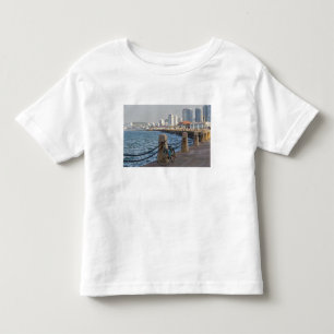 T-shirt Pour Les Tous Petits Bicyclette au bord de l'eau avec la skyline de la 