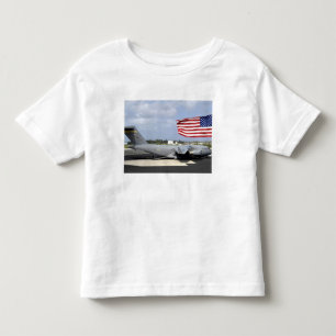 T-shirt Pour Les Tous Petits C-17 Globemaster III se repose sur l'en ligne de