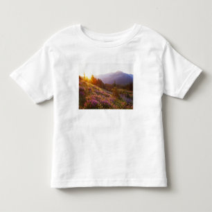 T-shirt Pour Les Tous Petits Champ de lupin et montagnes Olympiques à